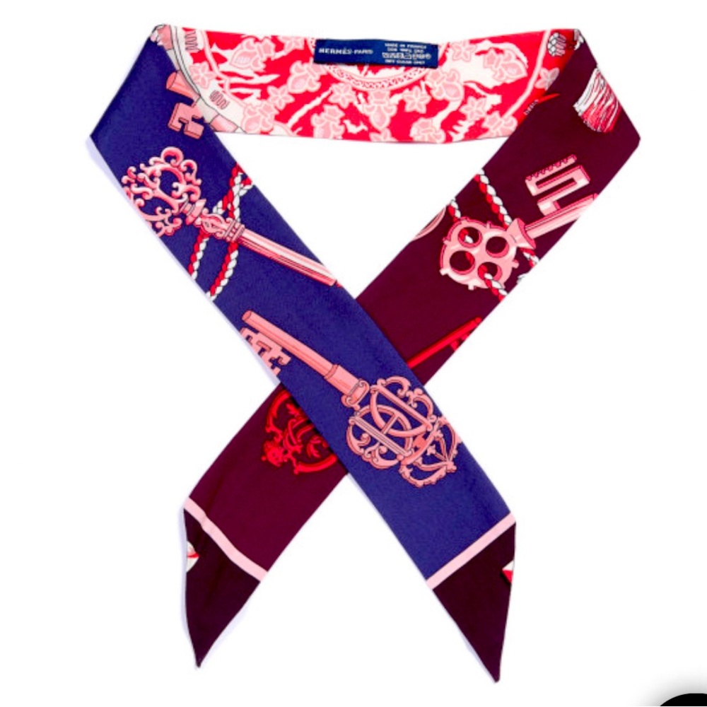 HERMES
Silk Les Cles Twilly Bordeaux